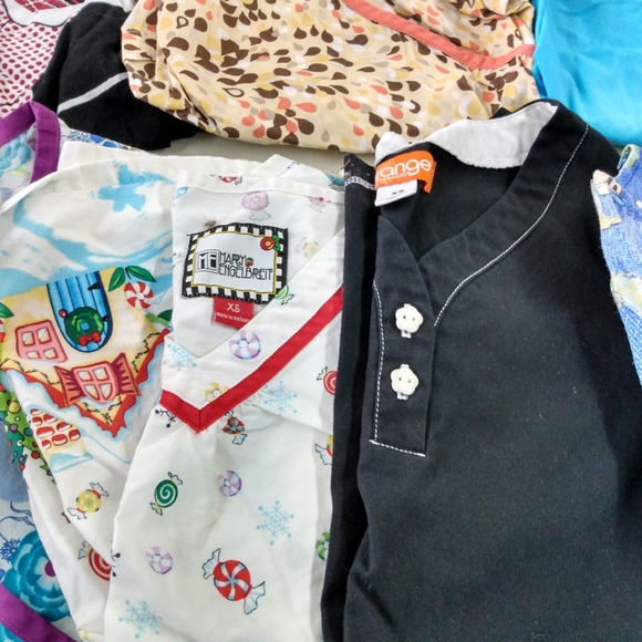 Scrubs $3 each piece all different brands - Picture 13 of 16